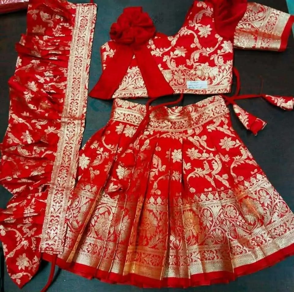 বেনারসি কাতান শাড়ি বেনারসি কাতান শাড়ি